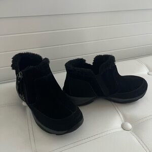Easy Spirit Black Ankle Booties with Plush Lining